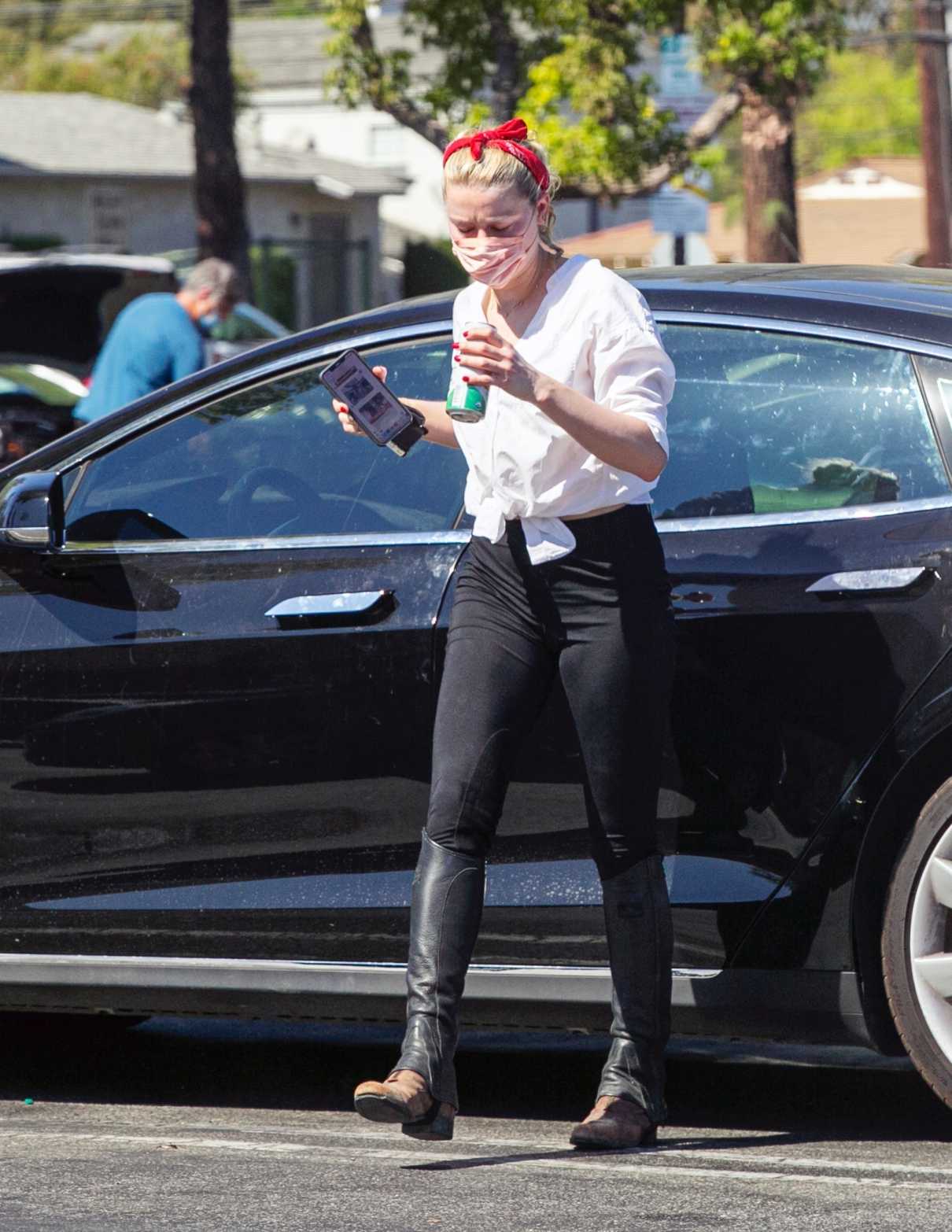 Amber Heard In A White Shirt Goes Grocery Shopping At Pavilions In Los