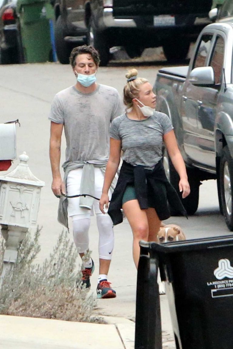 Florence Pugh in a Green Spandex Shorts Takes a Walk with Her Boyfriend ...