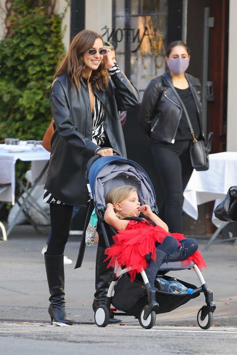 Irina Shayk in a Black Jacket Strolls with Her Daughter Lea in New York ...