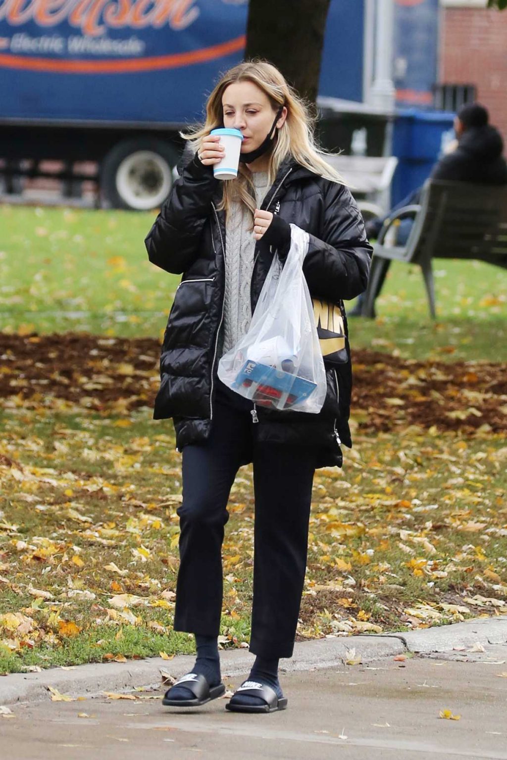 Kaley Cuoco in a Black Puffer Jacket Was Seen Out in Toronto 10/26/2020