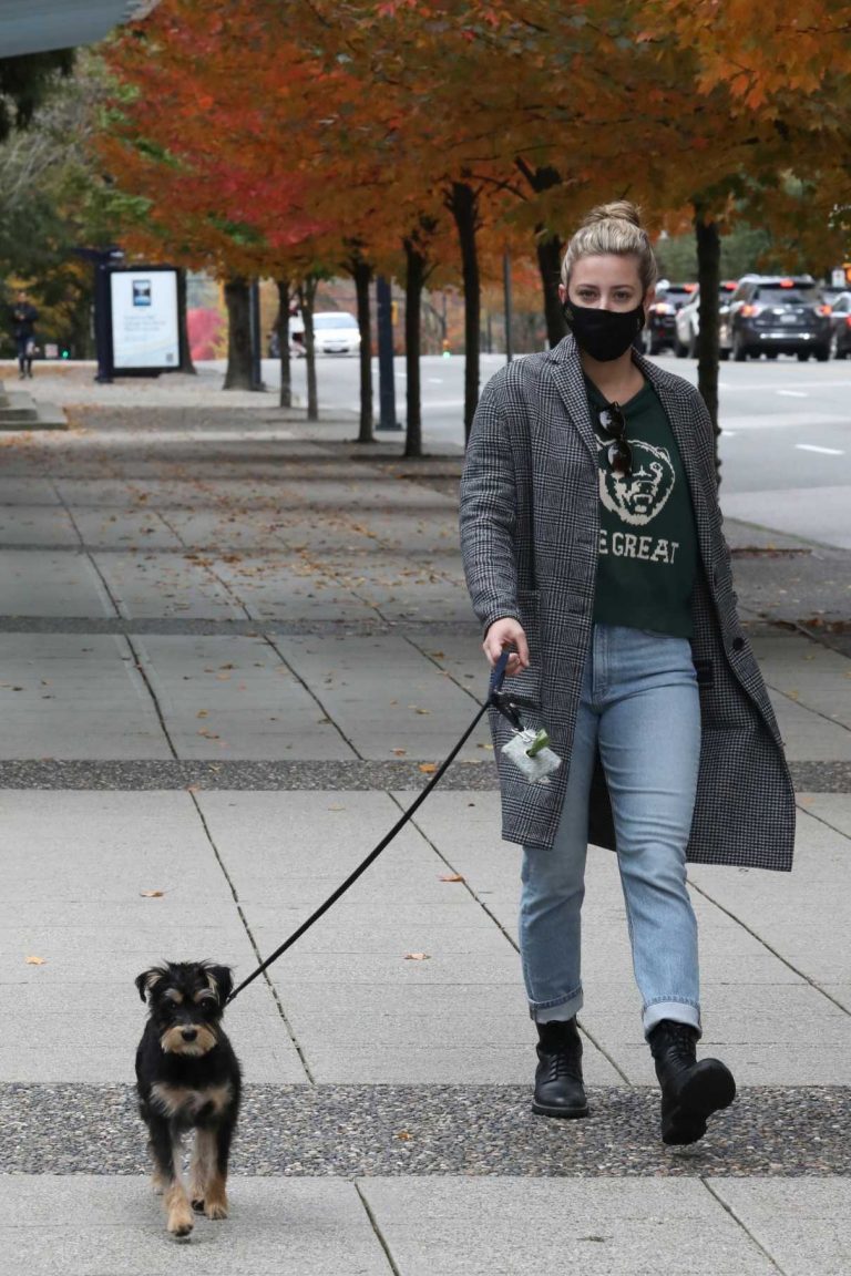 Lili Reinhart in a Black Protective Mask Walks Her Dog in Vancouver 10