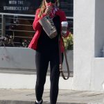 Maria Shriver in a Black Leggings Stops by Starbucks in Los Angeles 10/04/2020