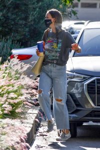 Olivia Wilde in a Blue Ripped Jeans