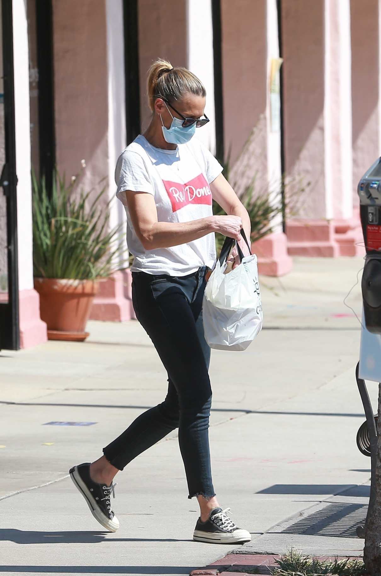 Robin Wright in a White Tee Was Seen Out in Santa Monica 09/30/2020 ...