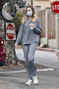 Whitney Port in a Grey Sweatshirt