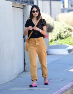 Jordana Brewster in a Yellow Pants