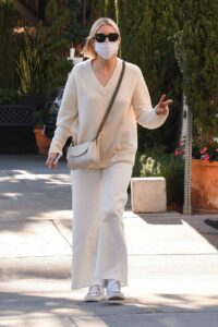 Kelly Rutherford in a White Pants