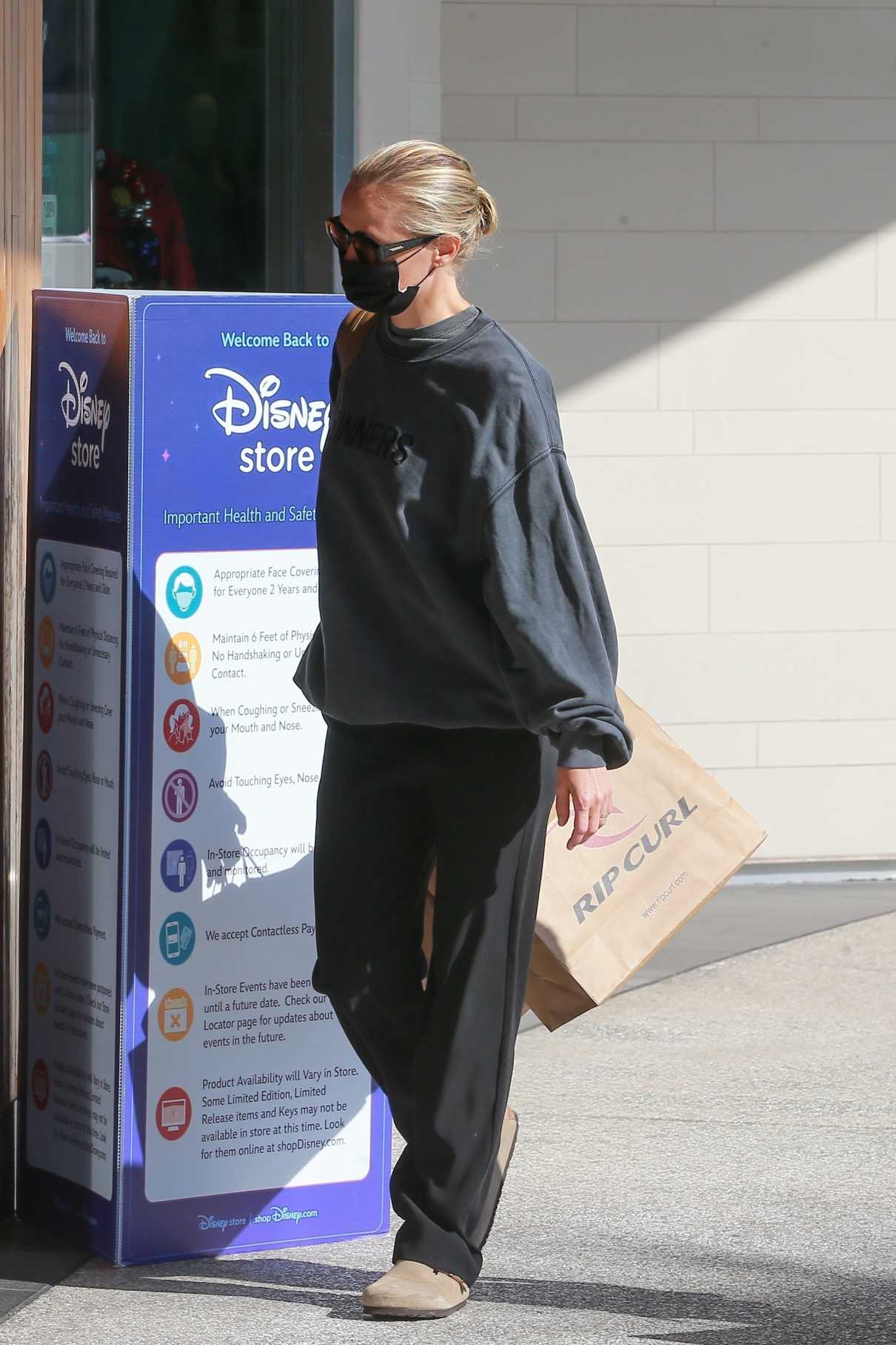 Lara Bingle in a Grey Sweatshirt