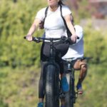 Robin Wright in a Black Leggings Does a Bike Ride Out with Clement Giraudet in Los Angeles 11/28/2020