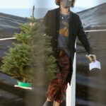 Sara Gilbert in a Plaid Pants Shops for Christmas Tree’s in Los Angeles 11/27/2020