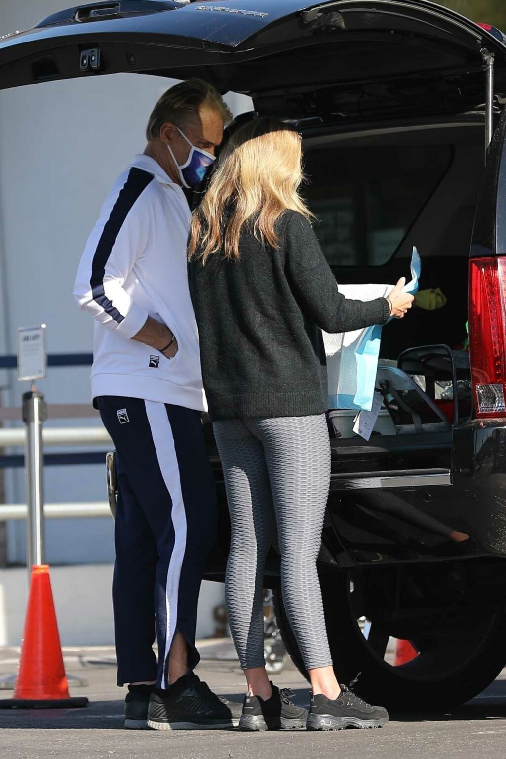 Emma Krokdal in a Grey Leggings Makes a Trip to Petco Out with Dolph