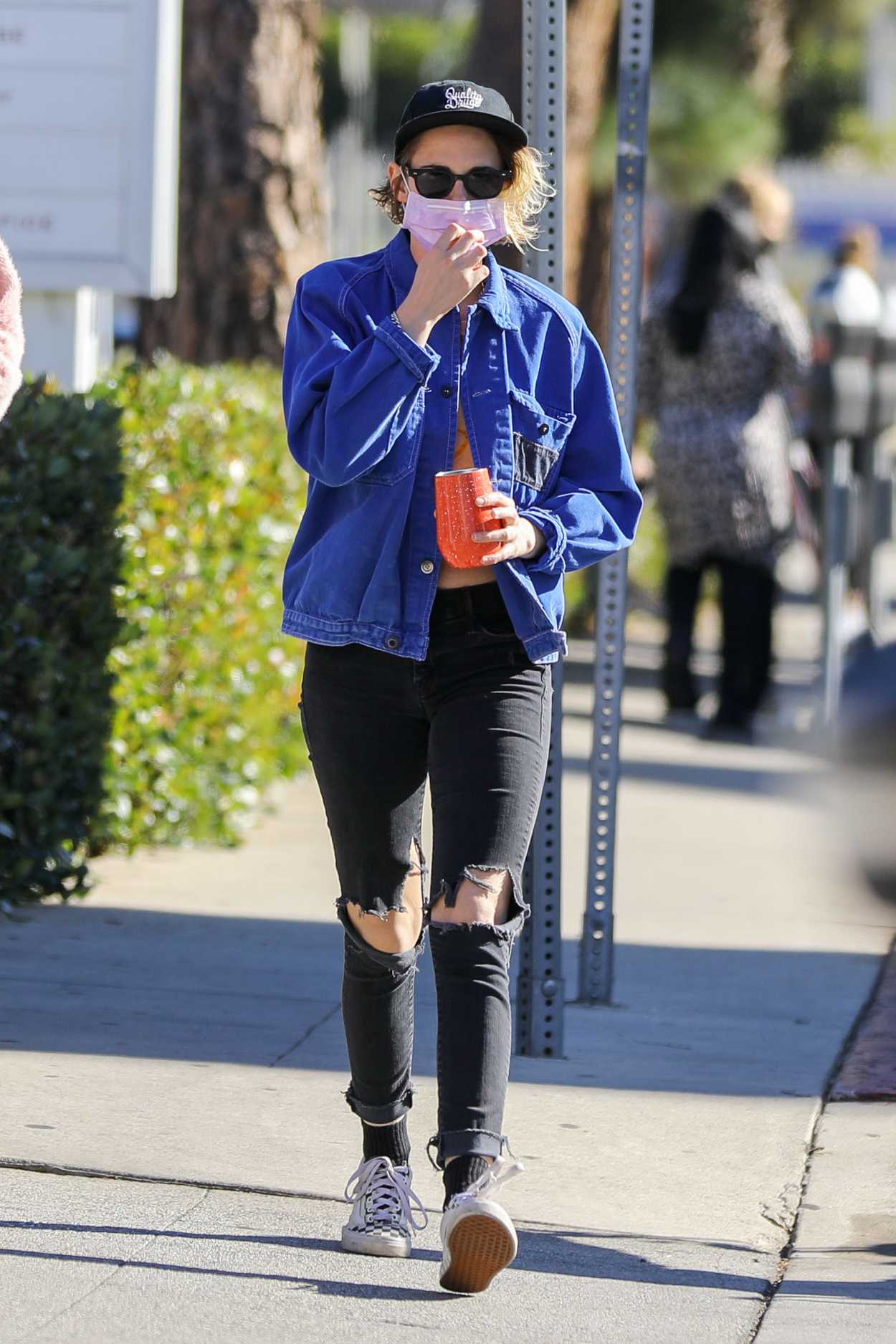Kristen Stewart in a Black Ripped Jeans