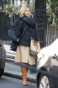 Sienna Miller in a Beige Trench Coat