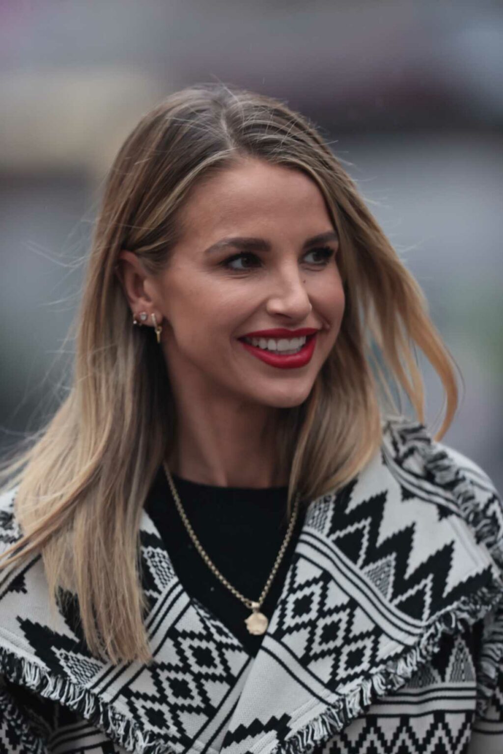 Vogue Williams Leaves the Heart Radio in London 12/12/2020-4 – LACELEBS.CO