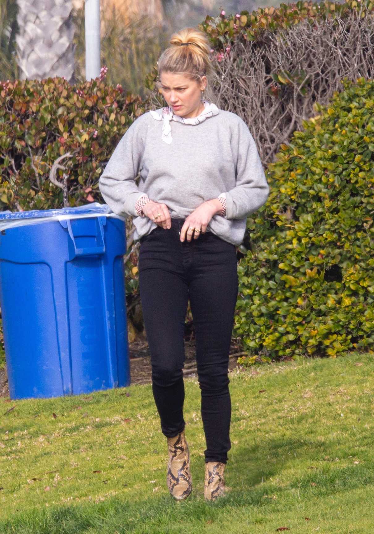 Amber Heard in a Grey Sweatshirt