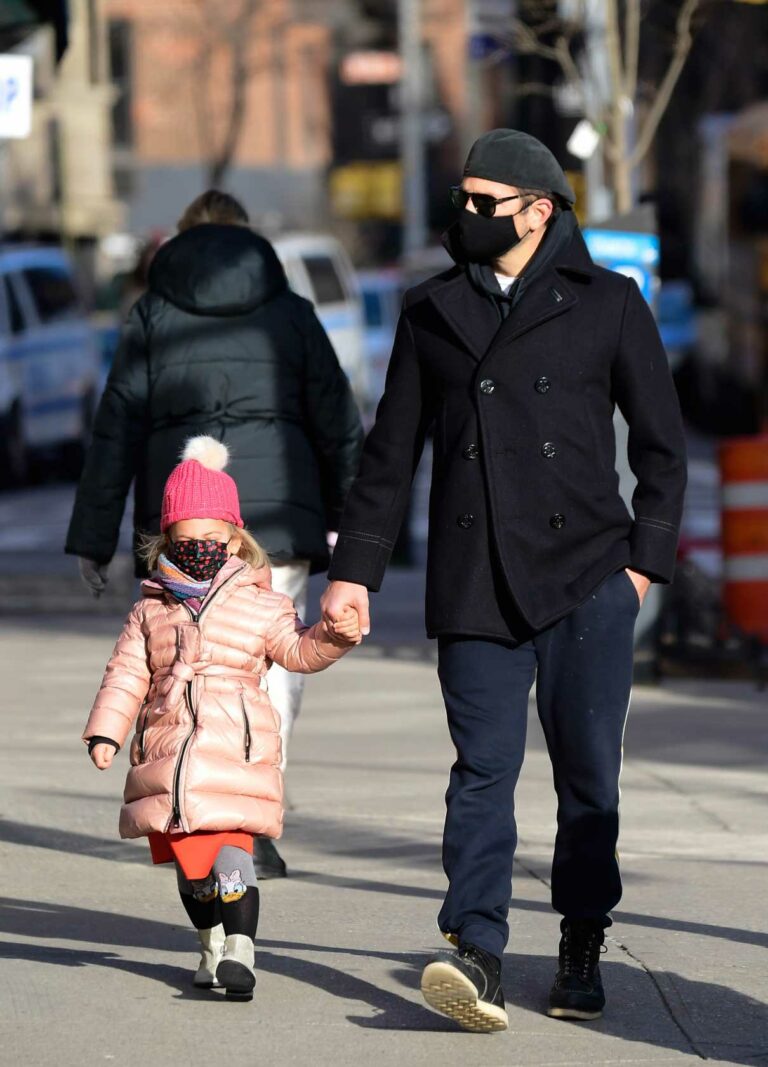 Bradley Cooper in a Black Protective Mask Was Seen Out ...