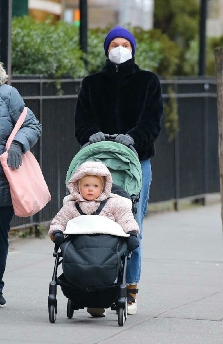 Diane Kruger in a Purple Knit Hat Was Seen Out for a Stroll with Her