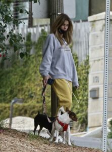 Elisabetta Canalis in a Yellow Sweatpants