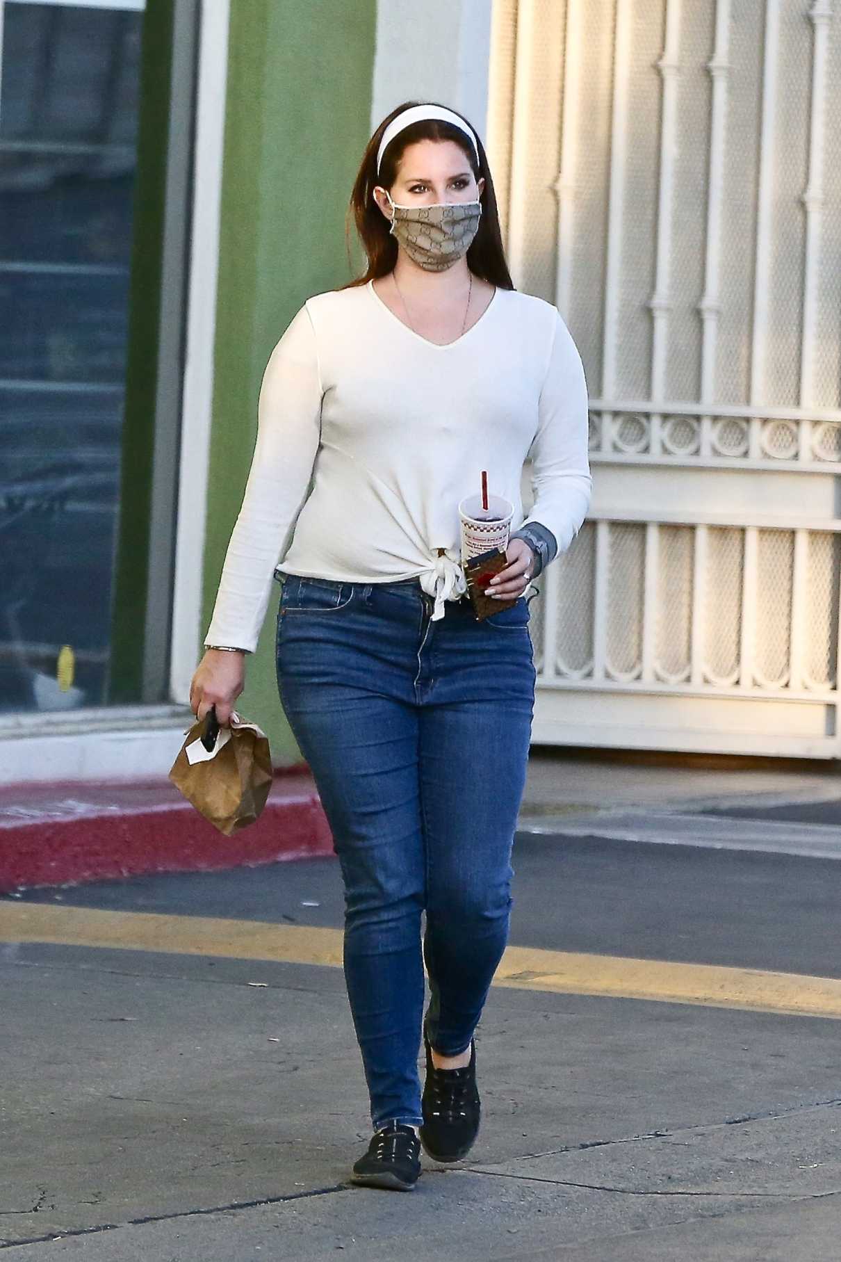 Lana Del Rey in a White Long Sleeves T-Shirt