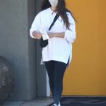 Olivia Munn in a White Sweatshirt Leaves the Gym in Los Angeles 01/11/2021