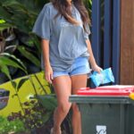 Pia Miller in a Grey Tee Was Seen Out in Sydney 01/06/2021