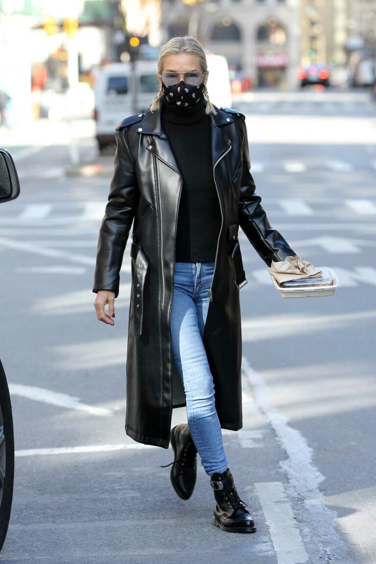 Yolanda Hadid in a Black Leather Coat Was Seen Out in New York 01/28 ...