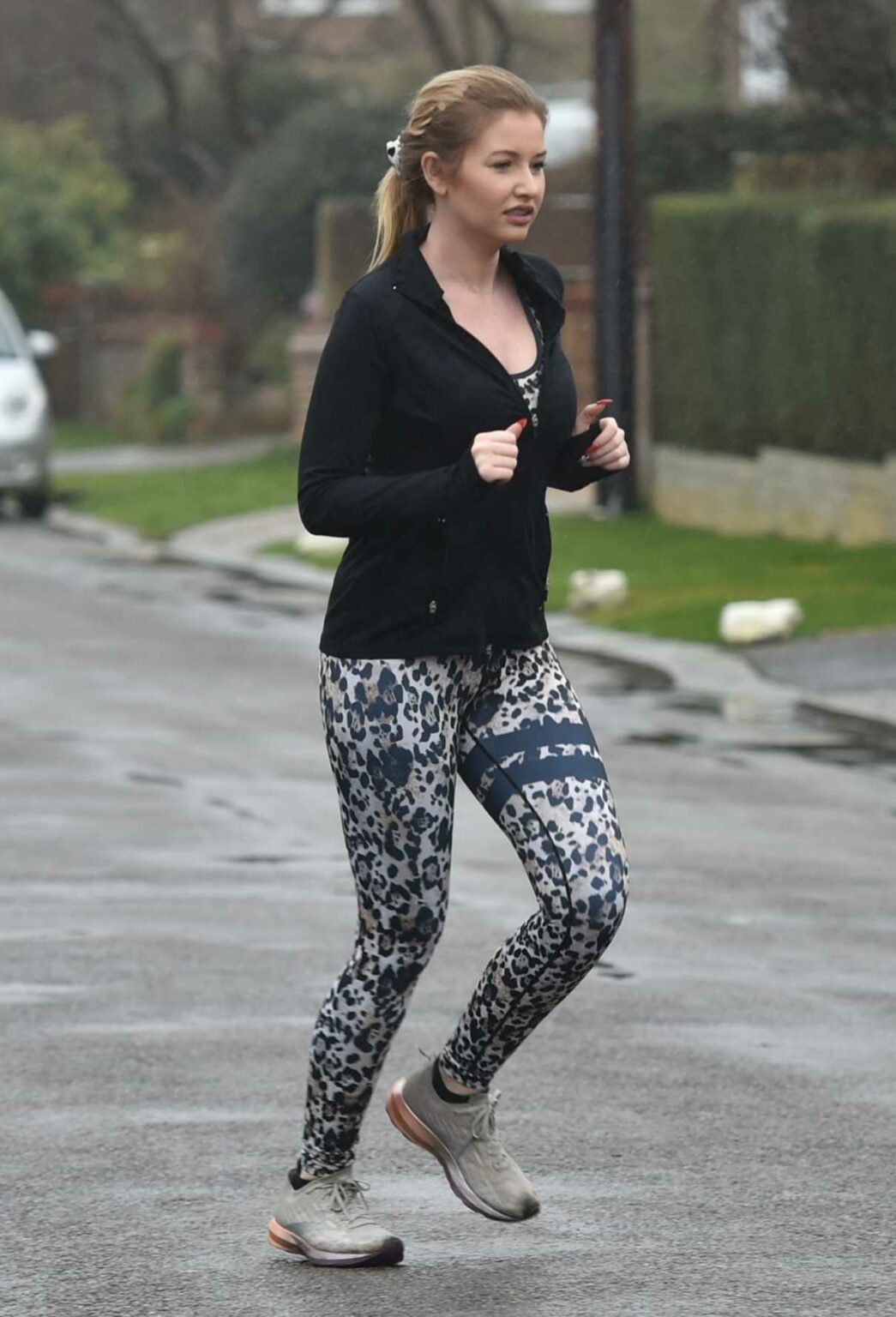 Amy Hart in an Animal Print Leggings Heads Out for Her Morning Run in