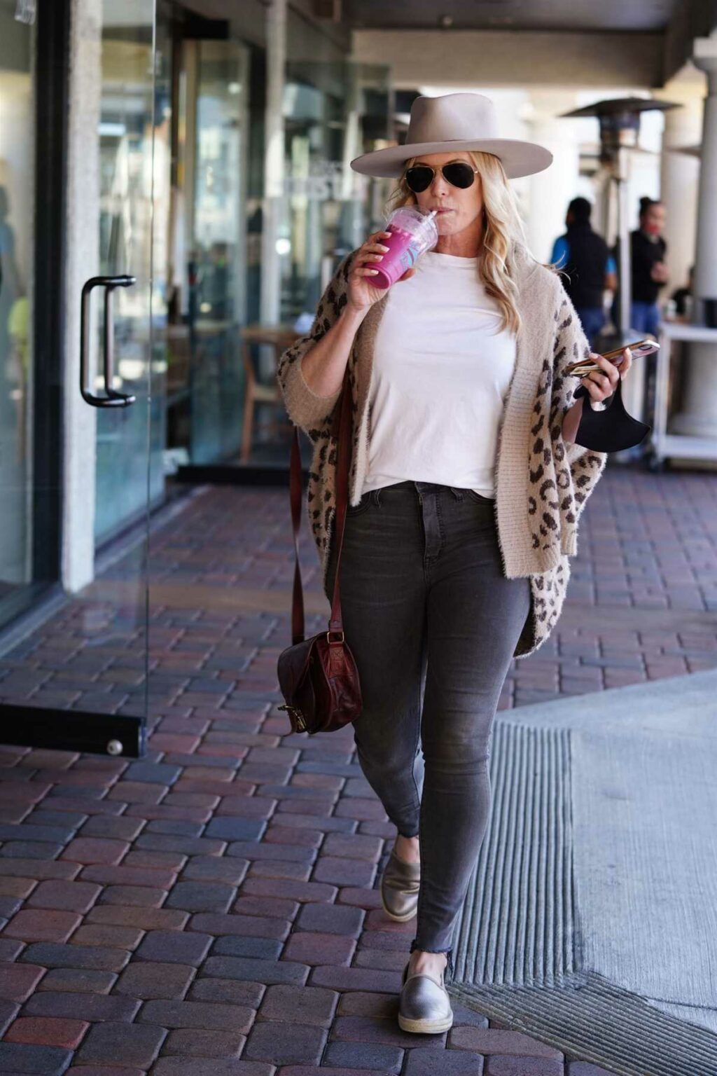 Catherine Sutherland in a Beige Hat Was Seen Out in Westlake Village 02