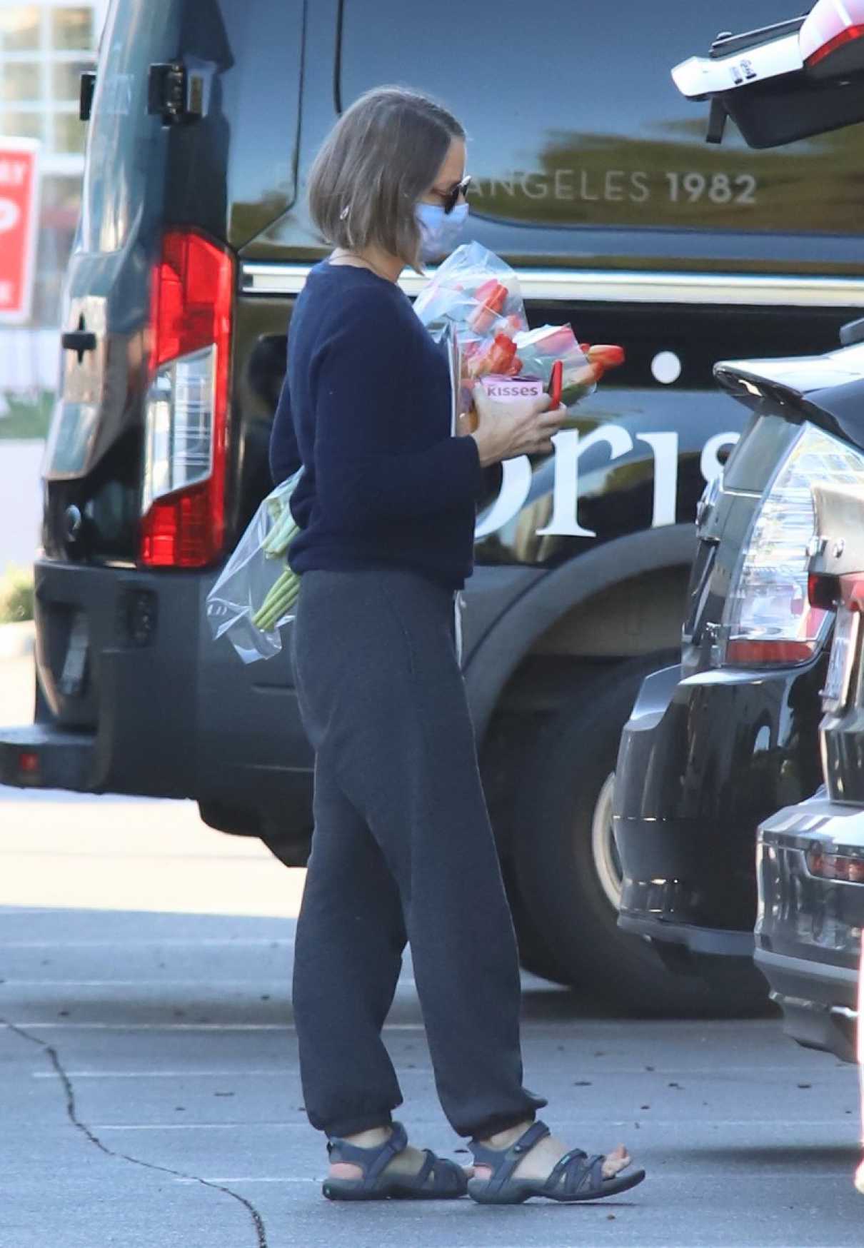 Jodie Foster in a Grey Sweatpants