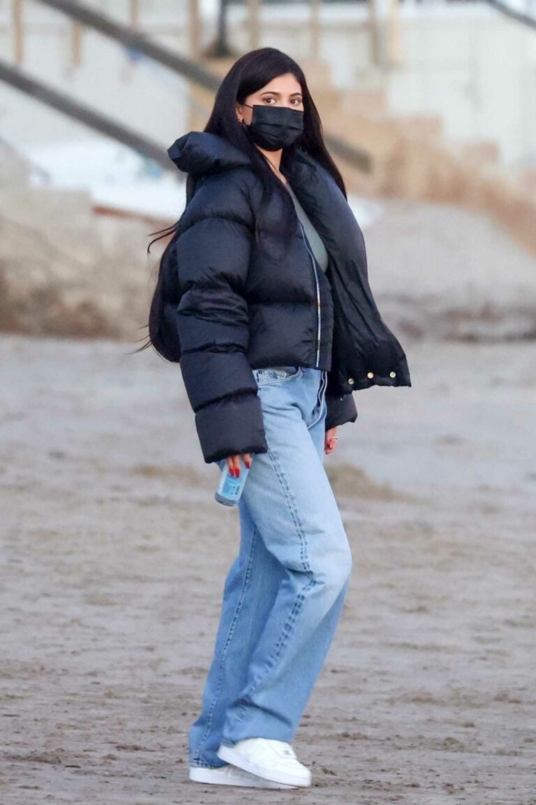 Kylie Jenner in a Black Puffer Jacket Was Seen Out in Santa Barbara 02