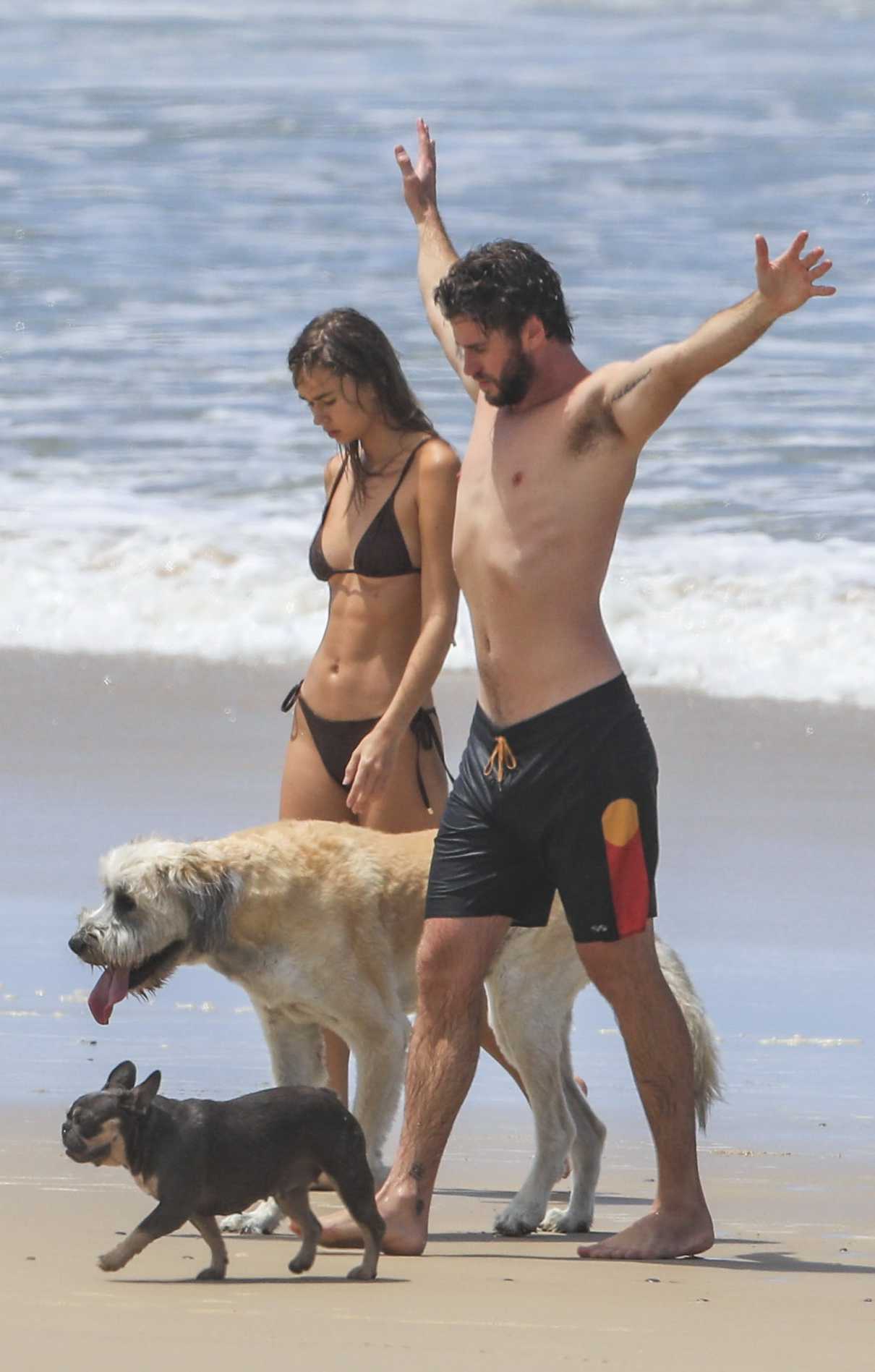 Liam Hemsworth Was Spotted Out With Gabriella Brooks On The Beach In Byron Bay 02 24 21 2 Lacelebs Co