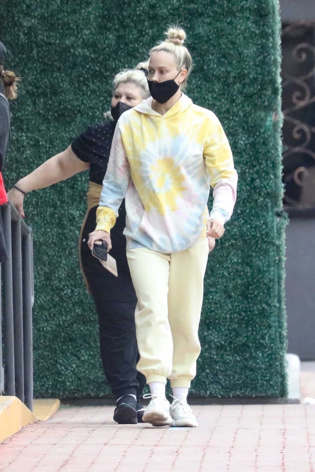Peta Murgatroyd in a Yellow Sweatpants