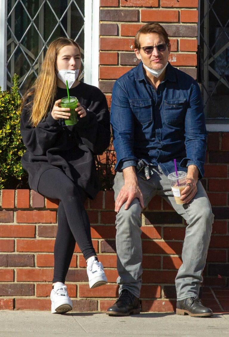 Peter Facinelli in a Blue Denim Shirt Was Seen Out with His Daughter in