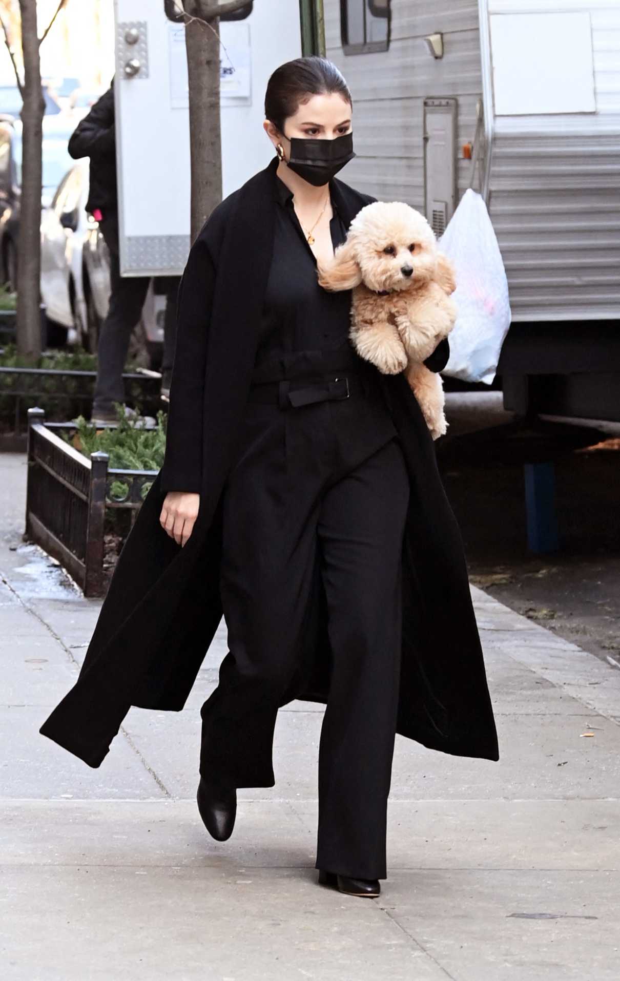 Selena Gomez in a Black Coat on the Set of the Only Murders in the ...