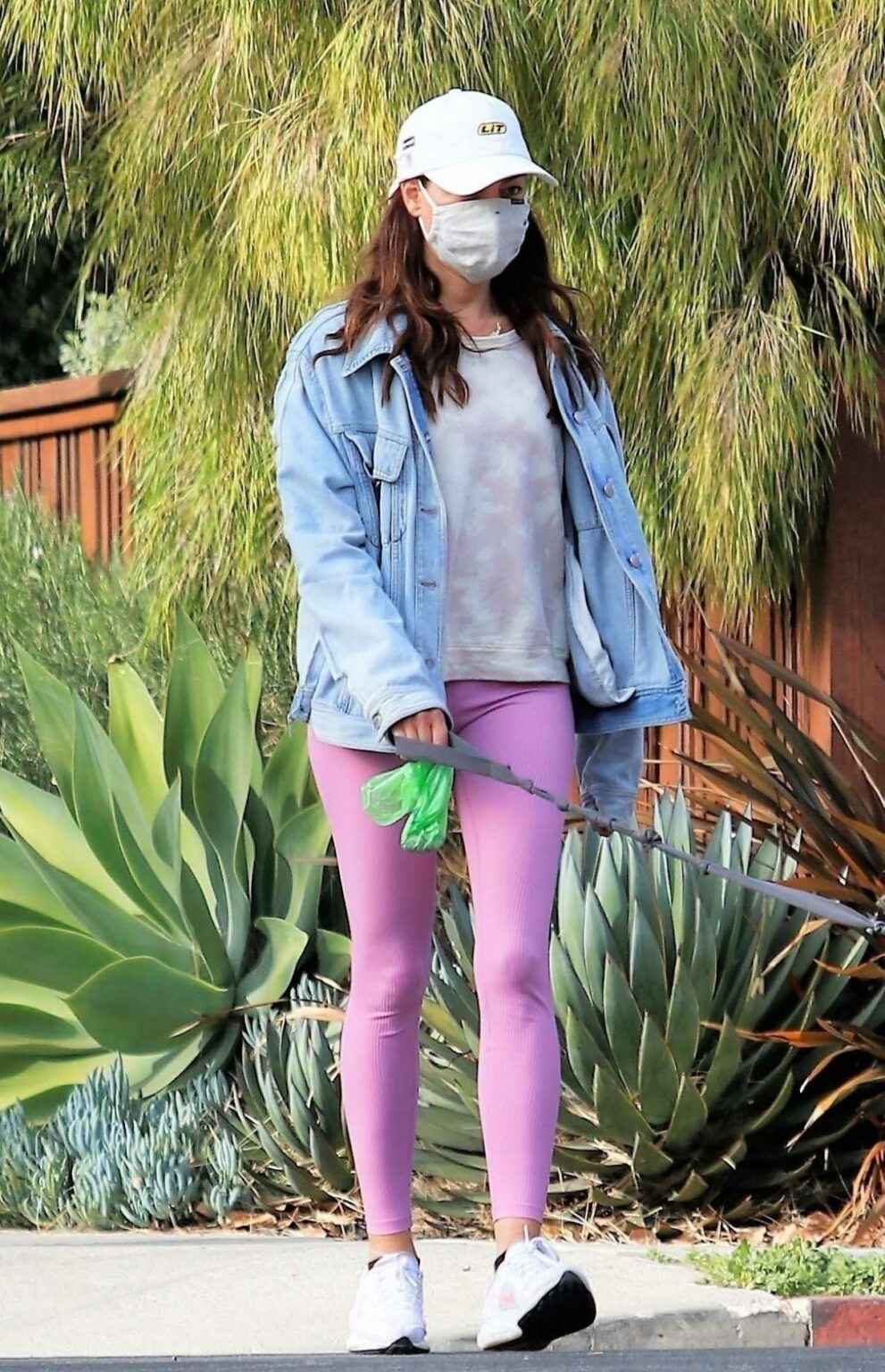 Aubrey Plaza in a Pink Leggings Walks Her Dogs Out with Jeff Baena in