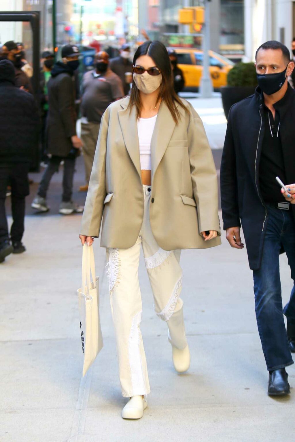 Kendall Jenner in a Beige Blazer Was Seen Out in New York City 04/26 ...