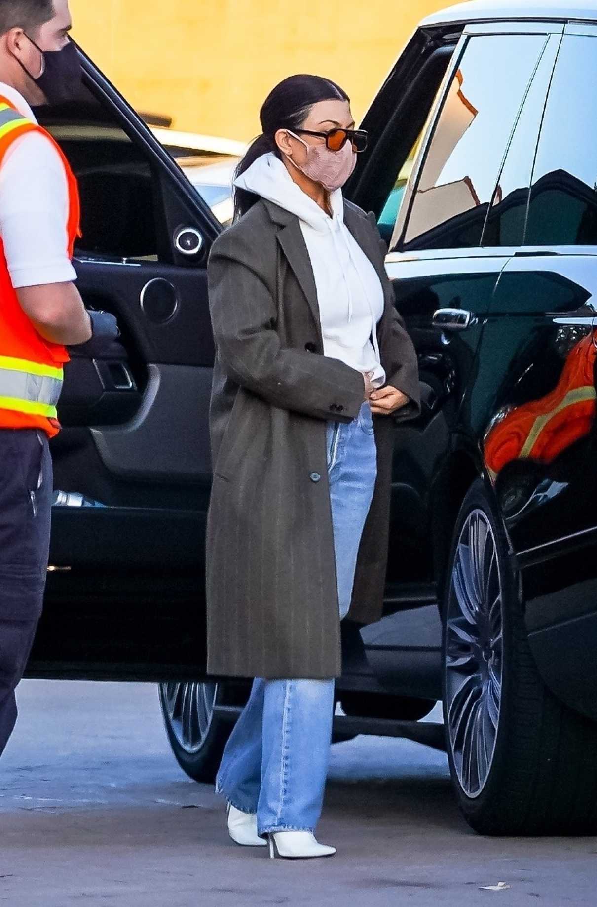 Kourtney Kardashian in a Grey Coat Arrives for Dinner at Nobu ...