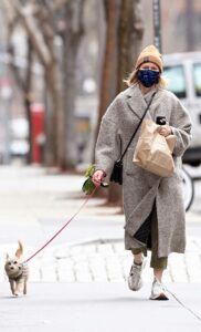 Naomi Watts in a Tan Knit Hat