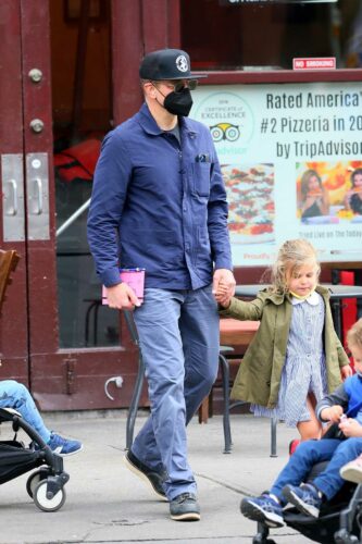 Bradley Cooper in a Black Cap Walks with His Daughter Lea in New York ...