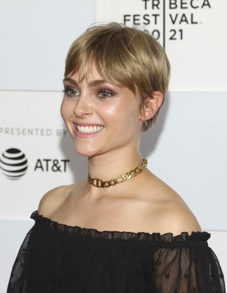 AnnaSophia Robb in a Black Dress Attends Dr. Death Premiere During 2021