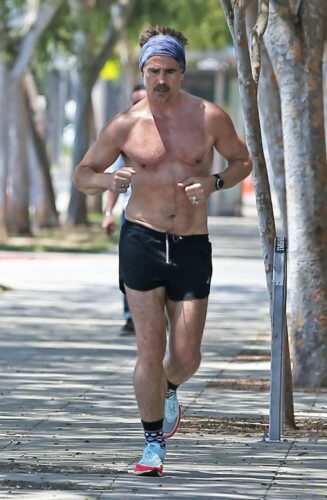 Colin Farrell Jogging Shirtless Out in in Los Angeles 06/26/2021-4 ...