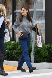 Jennifer Garner in a Grey Sweater