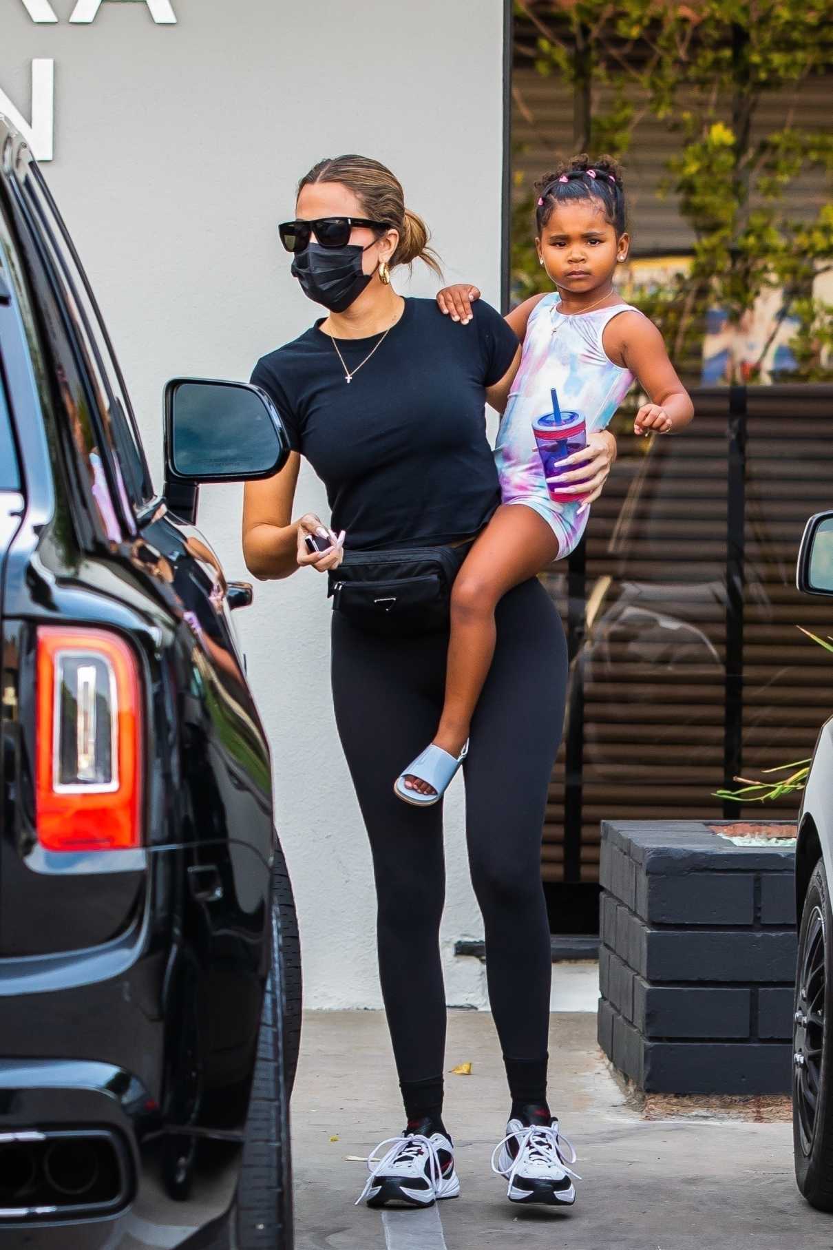 Khloe Kardashian In A Black Tee Takes Her Daughter True To Dance Class In Calabasas 06282021 3