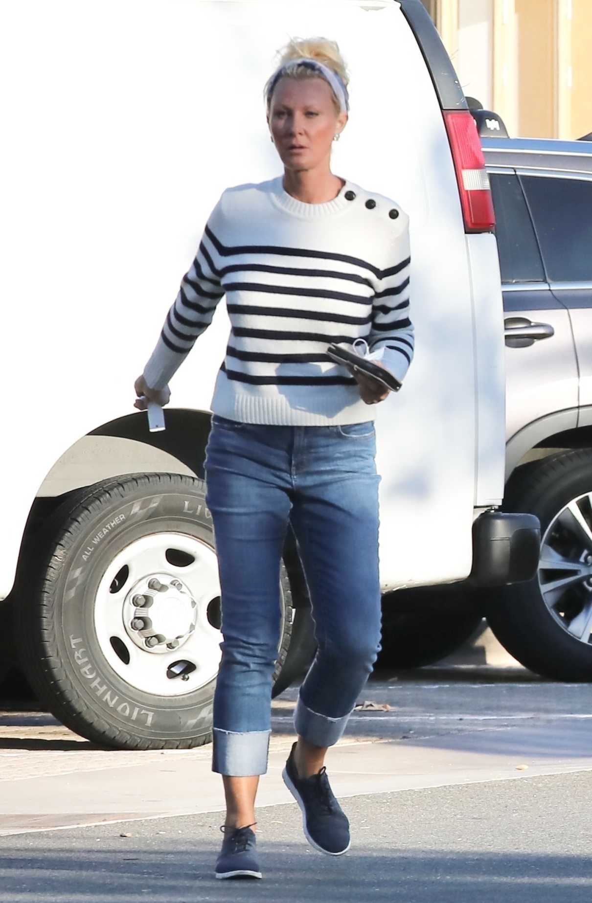 Sandra Lee in a White Striped Sweater