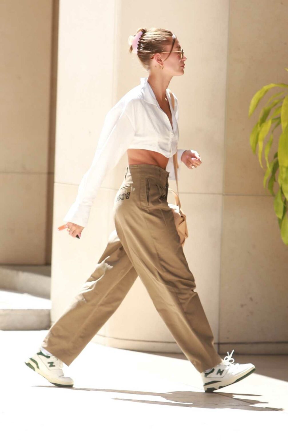 Hailey Bieber in a Tan Pants Arrives at a Meeting in Beverly Hills 07/01/2021-3 â LACELEBS.CO