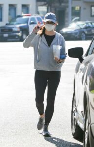 Jennifer Garner in a Grey Cap