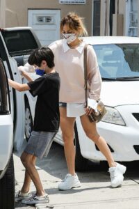 Jennifer Lopez in a Beige Sweatshirt