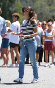 Jennifer Garner in a Blue Ripped Jeans