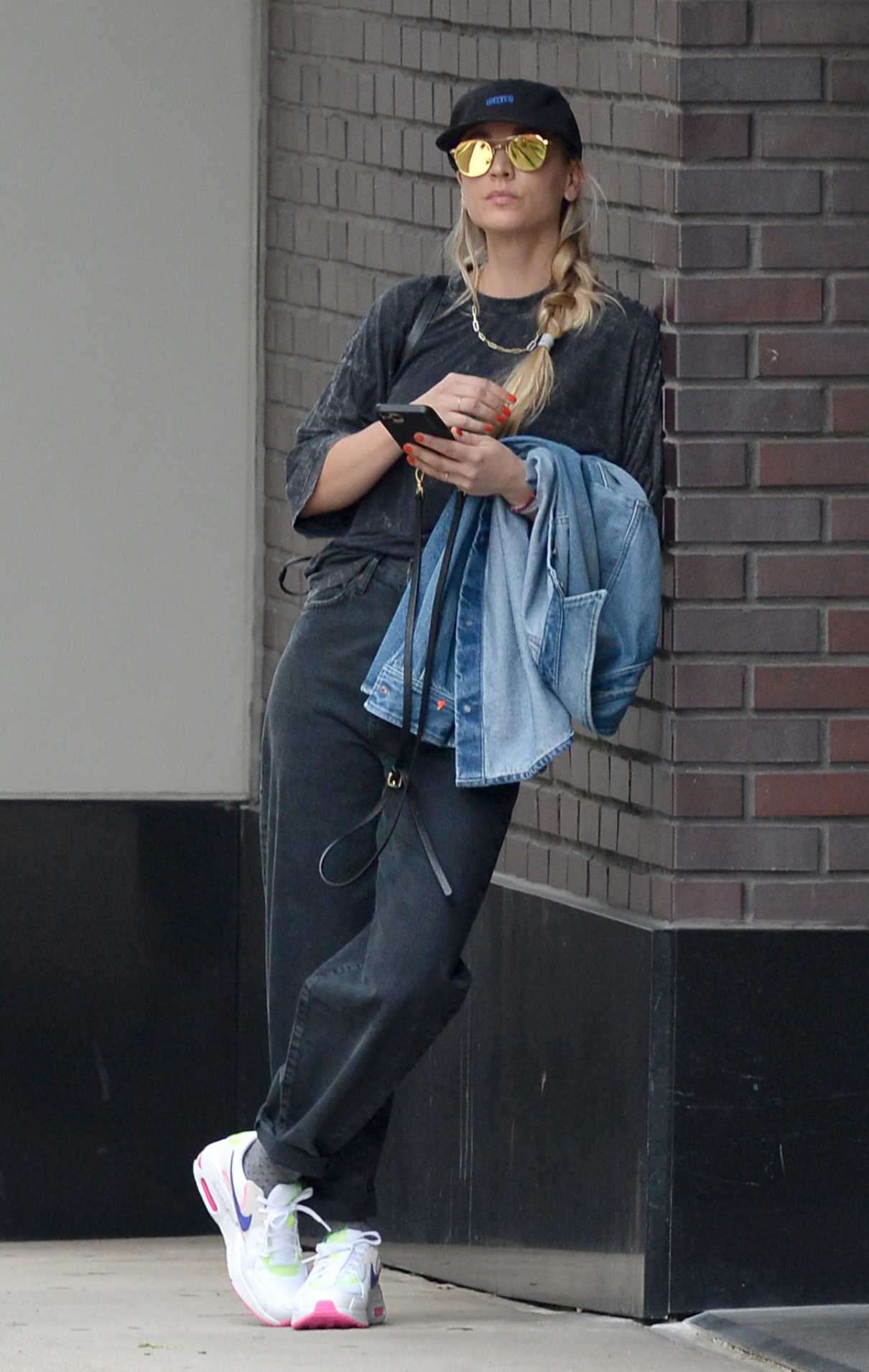 Kaley Cuoco in a Black Cap Was Seen Out in Tribeca in New York 08/01