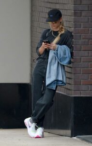 Kaley Cuoco in a Black Cap Was Seen Out in Tribeca in New York 08/01/2021